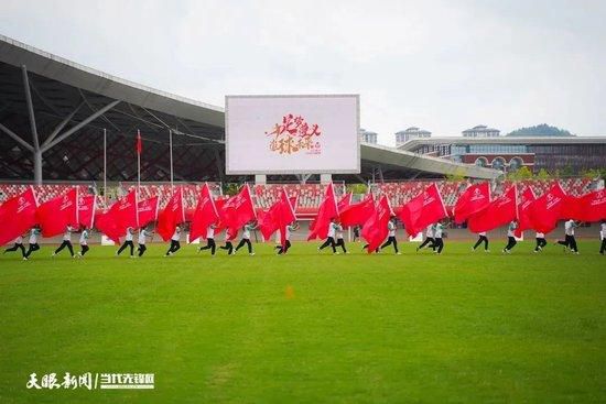 上半场阿穆拉破门，宽萨扳平，普埃尔塔斯帮助圣吉罗斯再次将比分超出，半场结束利物浦暂1-2圣吉罗斯；下半场普埃尔塔斯再进一球，但这球因为阿马尼手球在先被吹，最终利物浦1-2圣吉罗斯，仍以小组第一晋级。